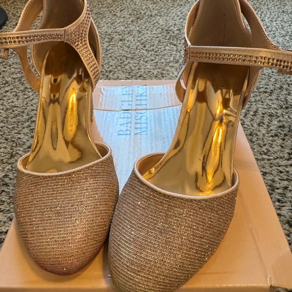 Worn once, size 2 Badgley Mischka girls heels - Picture 4 of 7